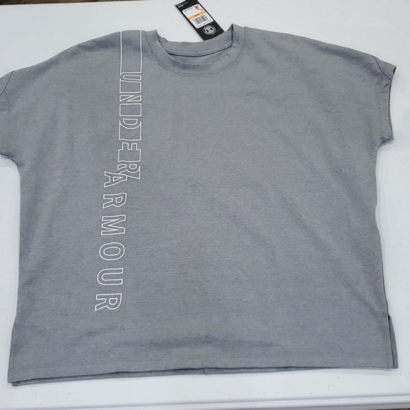 🆕️ Under Armour Longer Graphic Tee - Picture 5 of 7